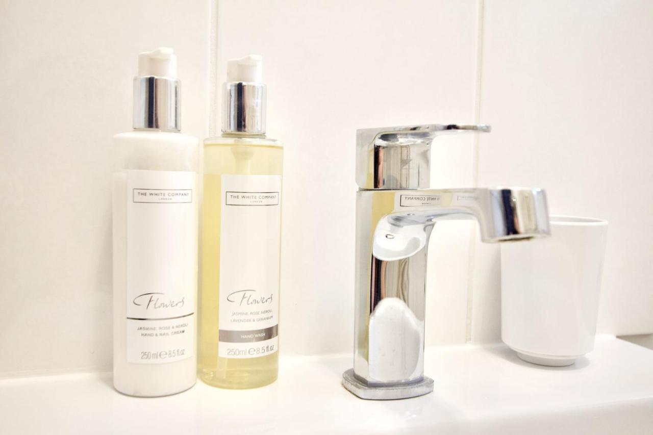 Chestnuts House Boutique B&B Bath Exterior photo The White Company toiletries