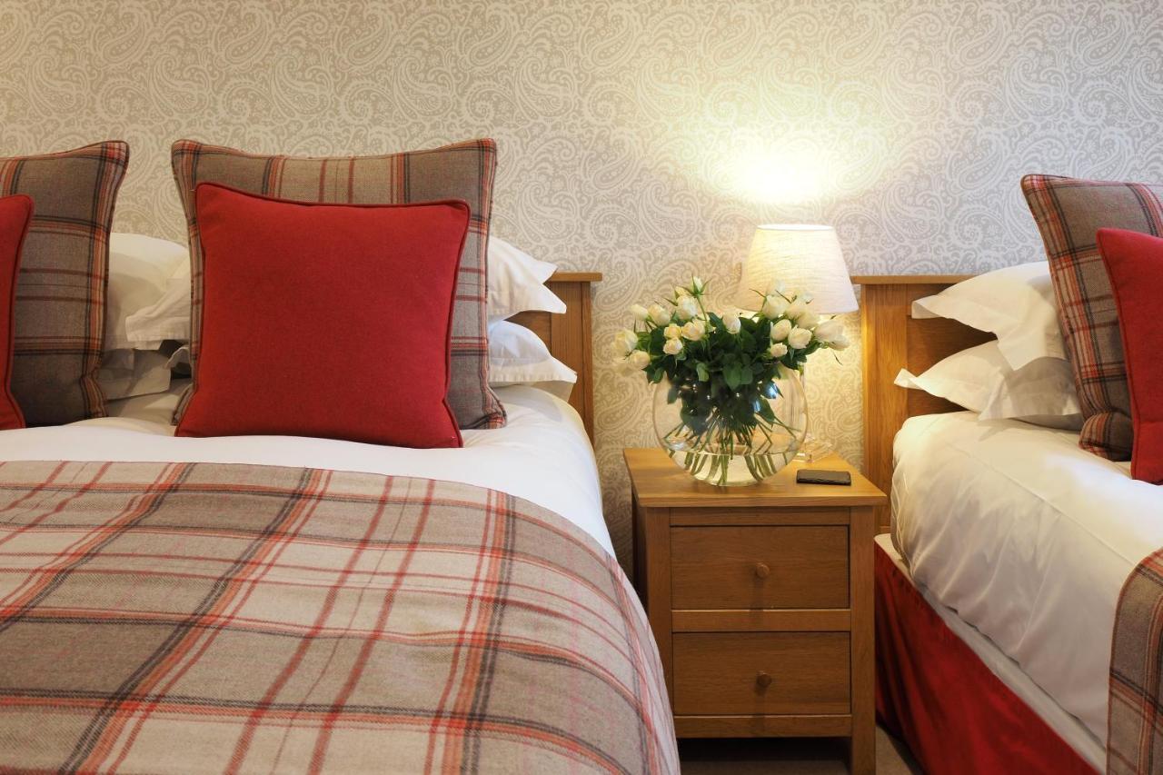 Chestnuts House Boutique B&B Bath Exterior photo A bedroom at the hotel